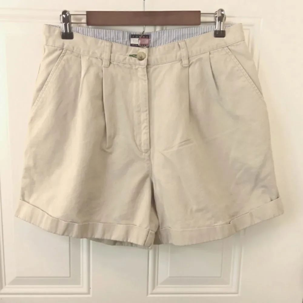 Tommy Hilfiger khaki pleated four pocket shorts with cuffs